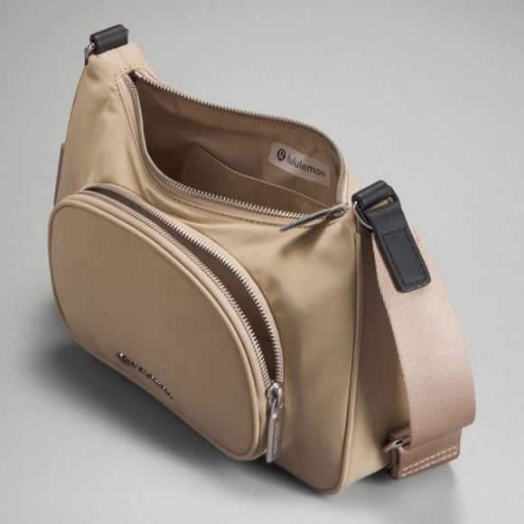 lululemon crossbody with nano pouch 🤍 - Picture 4 of 6